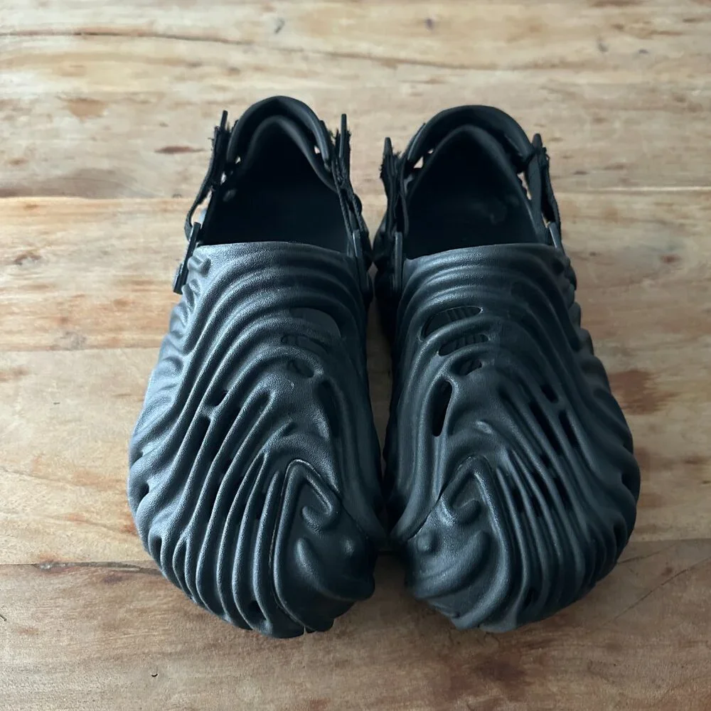 Salehe Bembury x Crocs Pollex Clog - Sasquatch (Black) - Size M8/W10 - Picture 2 of 5